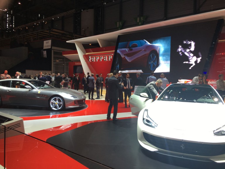 Egidio Reali signs the Ferrari GTC4 Lusso in scale