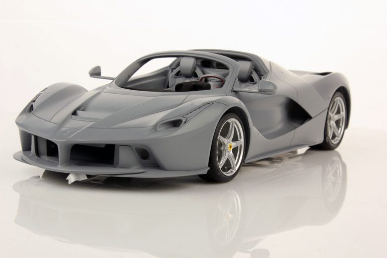 First pictures of Ferrari LaFerrari Aperta in 1:18 TM