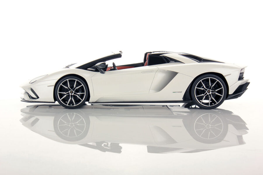 lamborghini aventador s roadster 1:18