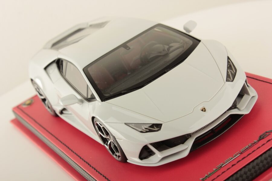 lamborghini huracan evo bianco icarus