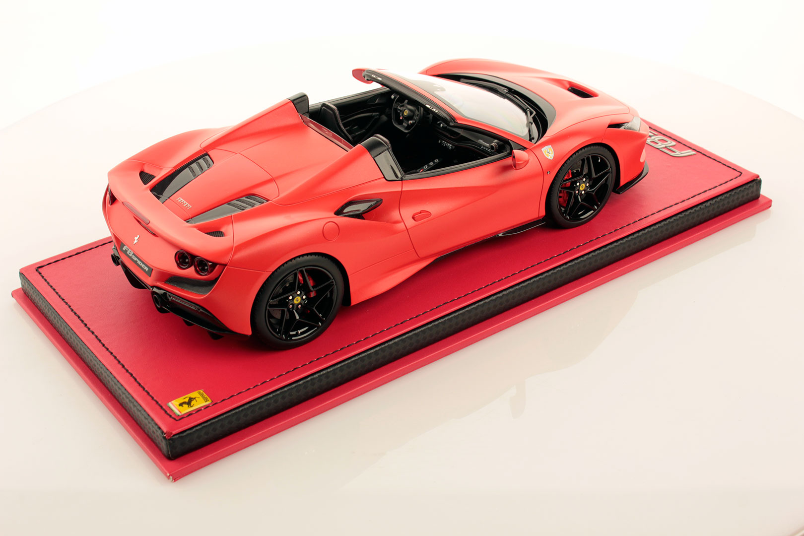 Ferrari F8 Spider 1:18 | MR Collection Models